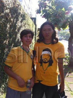 Tuah Pakai Baju Socrates