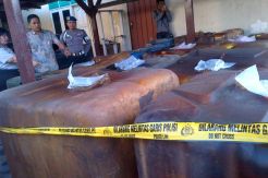 Transaksi BBM Ilegal, Tiga ABK Ditangkap