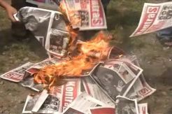 Relawan Prabowo-Hatta Bakar Tabloid Kontras