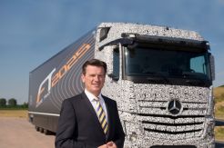 Daimler Hadirkan Truk...