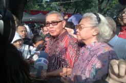 Nyoblos, Try Ingatkan Masyarakat Tak Terprovokasi