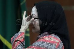 Nyoblos, Ratu Atut Tampil...
