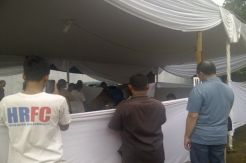 Warga Antusias Pantau Hasil Penghitungan Suara di Kediaman Hatta