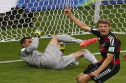 Van Persie Menurun, Wright Pilih Mueller