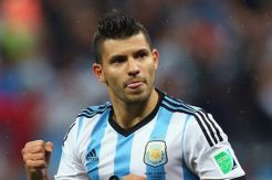 Aguero Tak Peduli Cibiran Robben