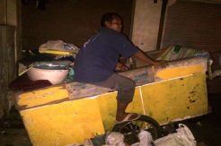 Kisah Manusia Gerobak Asal Surabaya di Jakarta