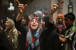 Rudal Laknat usai Tarawih Buyarkan Damai di Gaza