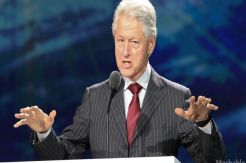 Anggapan Kunjungan Clinton terkait Pilpres Menguat