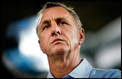 Cruyff Ramal Suarez Bikin Hancur Barca