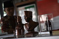 2 Unit Ambulans Pengangkut Jenazah Bung Karno Diburu