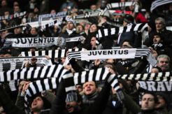300 Fans Juventus Protes Penunjukkan Allegri