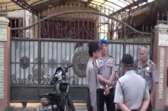 Polisi Gerebek Markas...