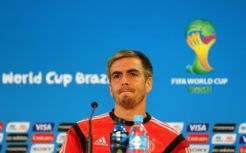 Lahm Pensiun, Bayern Untung