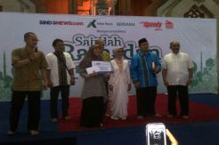 Mahasiswi Asal Bekasi Ini Dapat Hadiah Umrah dari Sindonews.com