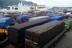 Truk Ekspedisi Dilarang Menyeberang Mulai Hari ini