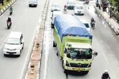 Truk Mulai Dilarang Masuk Jakarta