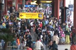 Pemudik Mulai Sesaki Bandara Soetta