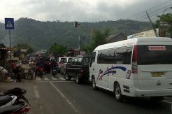 Arah Gunungkidul Macet Belasan Kilometer