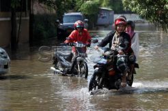 Hujan Deras Banjiri Kawasan Jakarta Selatan