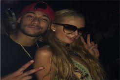 Neymar Pesta Bareng...