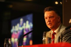 Persembahan Pertama van Gaal buat United
