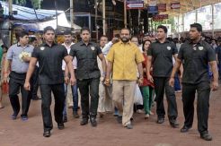 Pengusaha India Buat Kemeja Berbahan Emas