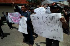 Dinilai Cederai Demokrasi, KPU Diminta Bertanggung Jawab