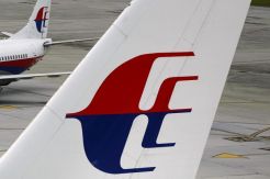 MH370 Belum Ketemu,...