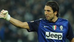 Buffon Rela Seumur Hidup di Juve