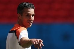 Van Gaal Pastikan Parkir RvP di Laga Awal
