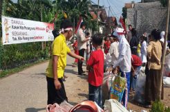 Ratusan Anak Ikut Lomba Memungut Sampah Sepanjang 1 Km