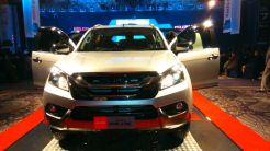 Ini Isuzu MU-X The Real 7 Seater SUV