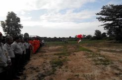 Tak Ada Tiang, Upacara Bendera Pakai Balon