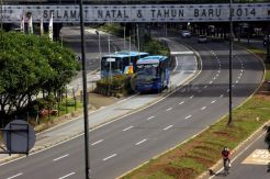 Jalan Lengang, Hari ini Karyawan Pilih Naik Angkutan Umum