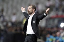 Tandang ke Emirates, Besiktas Tanpa Pelatih