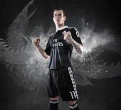 Ada Naga di Kostum Real Madrid