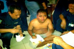 Pencuri Sepatu Ini Dibekuk Usai Beraksi di Musala