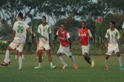 Persebaya v Persepam; Derby Beda Motivasi