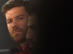 Ke Bayern, Alonso Berpeluang Samai Rekor Seedorf