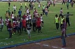 Suporter Kejar Wasit, Persepam v Perseru Dihentikan