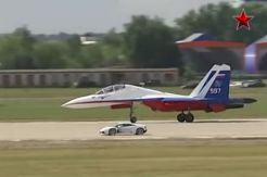 Lamborghini Huracan Adu Balap dengan Shukoi Su-30 Flanker-C