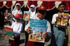 Beli Buku Paket di Luar...
