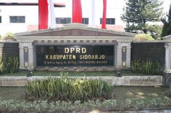 Anggota DPRD Sidoarjo...