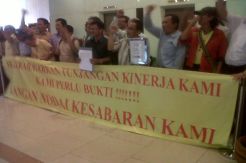 Ratusan Karyawan UI Tuntut Pembayaran Tukin