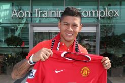 Debut Marco Rojo Terhalang...