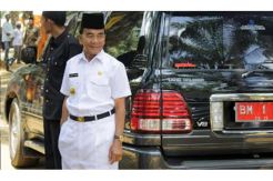 Hindari Mahasiswa, Pelat Mobil Dinas Gubernur Riau Diganti