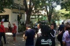 Wisma Eri Irianto Diduduki, Bonek 27 Nyaris Bentrok