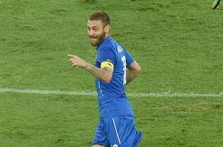 Pirlo Buat Posisi De Rossi-Verratti Terancam
