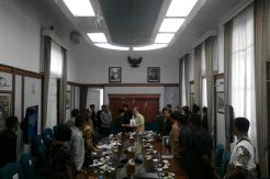 Bahas Pembuatan Pesawat...