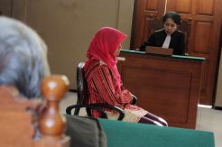 Buang dua Bayinya, Seorang Ibu Dipidana 4,5 Tahun